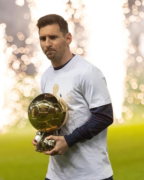 梅西有世界杯最佳吗？梅西拿到世界杯能不能称球王？