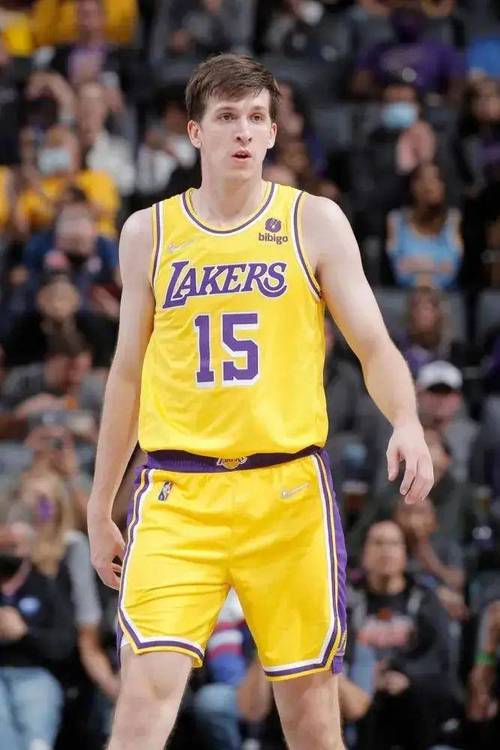 湖人里弗斯怎么不打，里弗斯什么时候去的76人